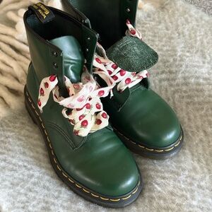 Green Leather Boots with Patterned Laces
